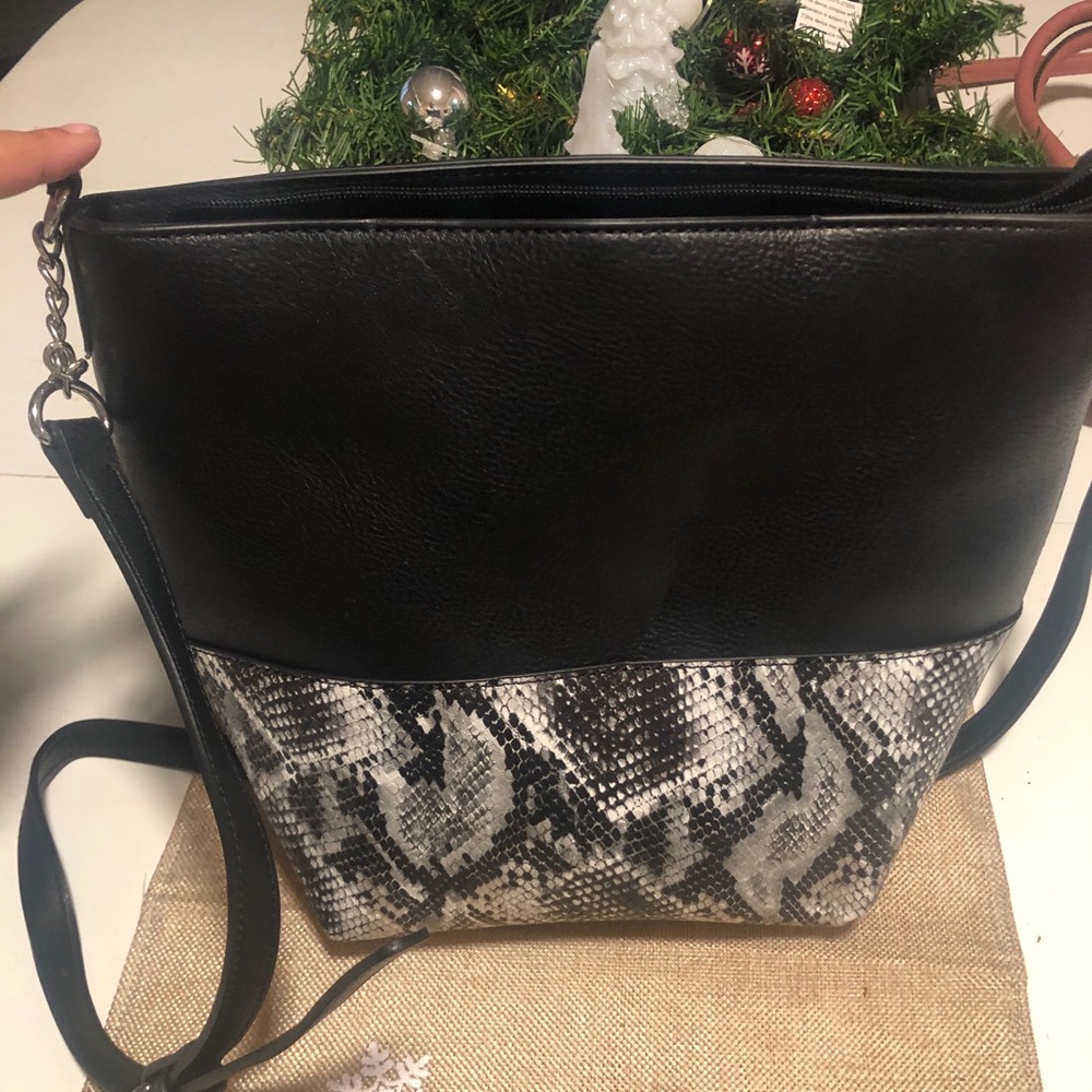 Snakeskin Crossbody Bag 👜